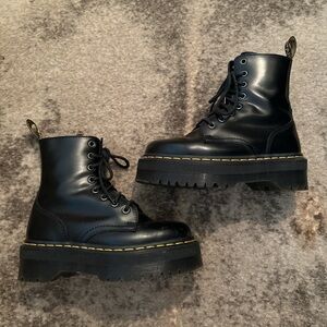 Platform doc marten boots